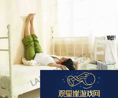 “躺墙角腿分红